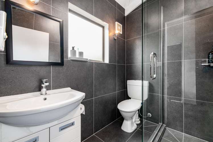 5 Derwent Crescent Titirangi_12