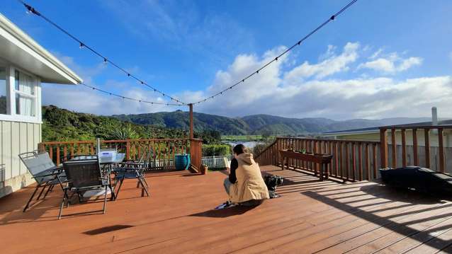 Sunny and private home with a view