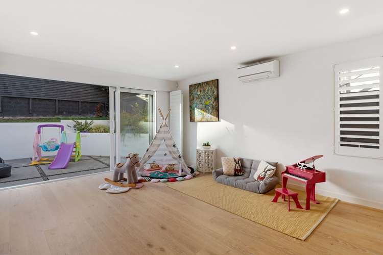 9 Commodore Parry Road Castor Bay_20