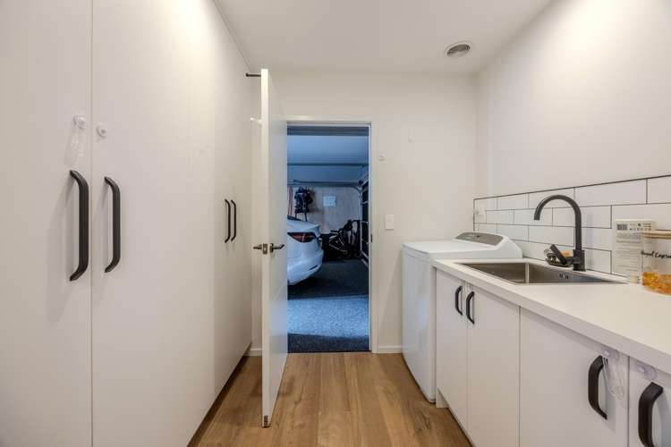 7 Hebbard Court Albert Town_11