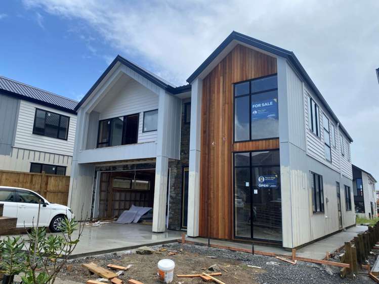 10 Woodacre Street Flat Bush_1