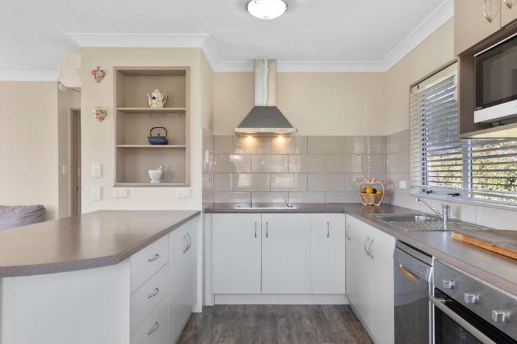 10 Poike Road Hairini_14