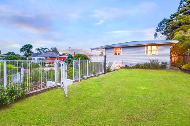 66 Tiroroa Avenue Te Atatu South_1