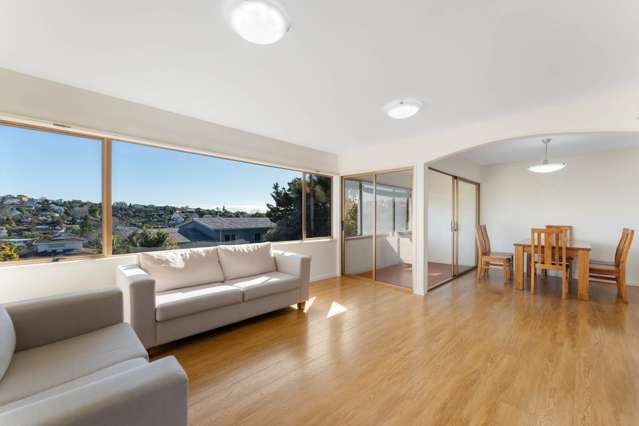 2/48 Mayfair Crescent Mairangi Bay_3