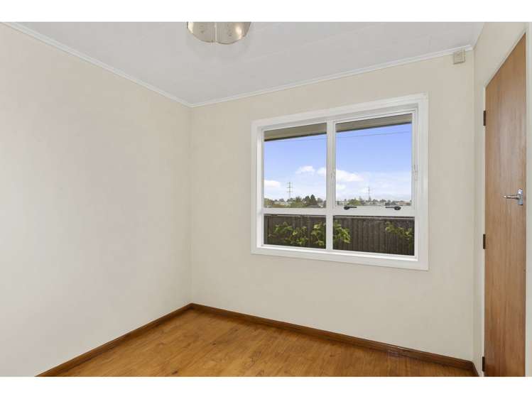 22 Wroughton Crescent Otara_12