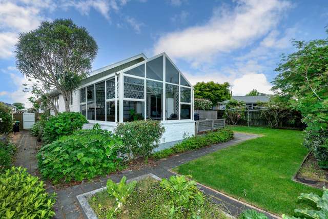 16 Freebairn Street Redwood_3