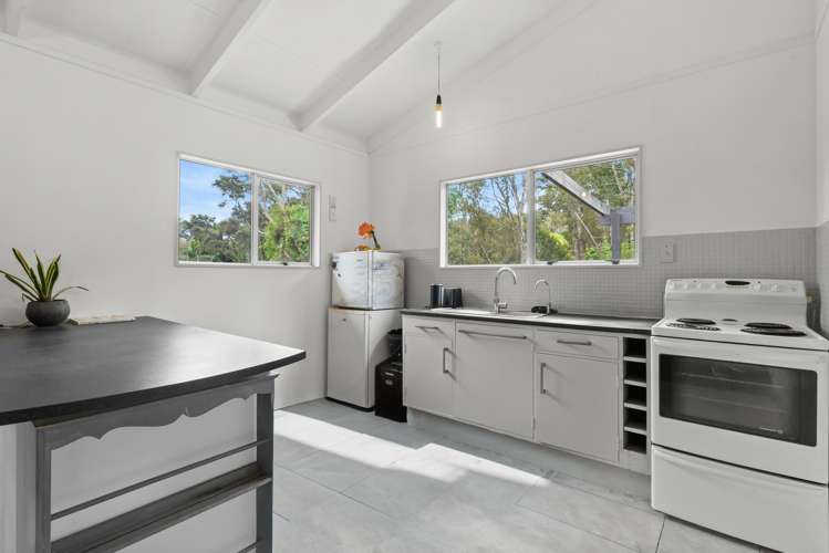 190A Howard Road Orere Point_10