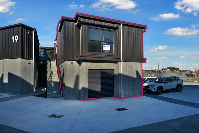 Newly Built, Multi-purpose Hot Commercial Space!