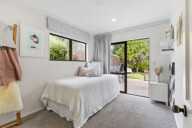 2/3 Whitby Crescent Mairangi Bay_16