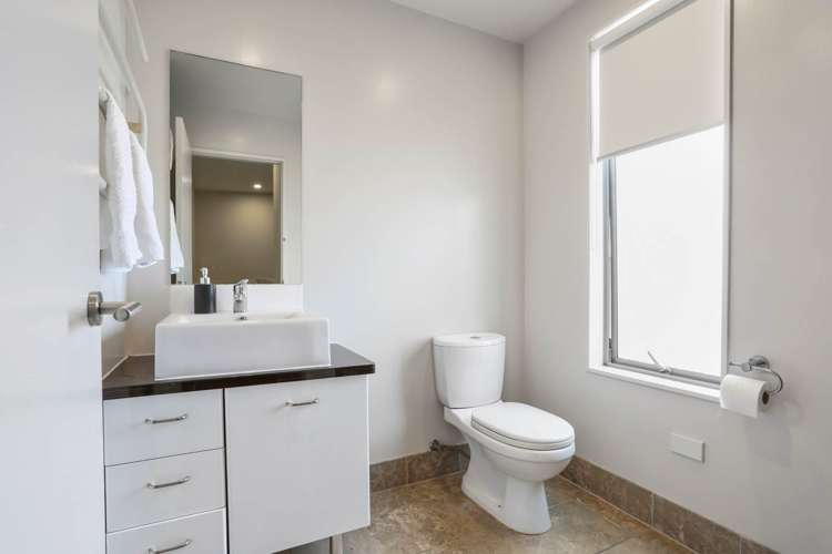 2a/1c Queen Mary Avenue Epsom_12