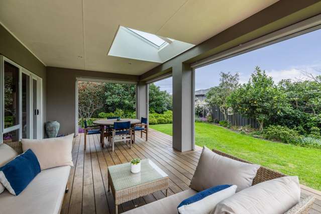 Executive Family Home & Triple Car Garaging