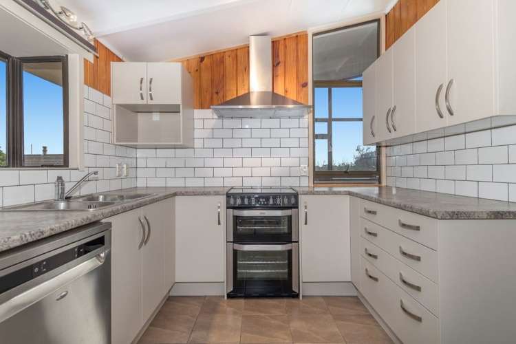 7b Ajax Place_0
