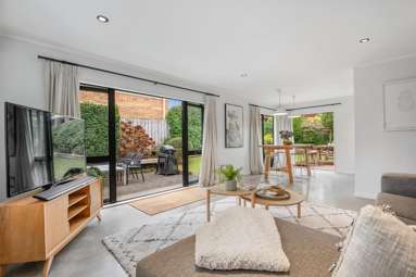 2/10 Lonsdale Street_1