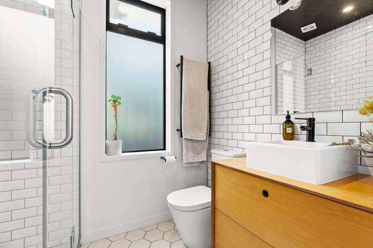 11 Edwin Mitchelson Road Muriwai_16