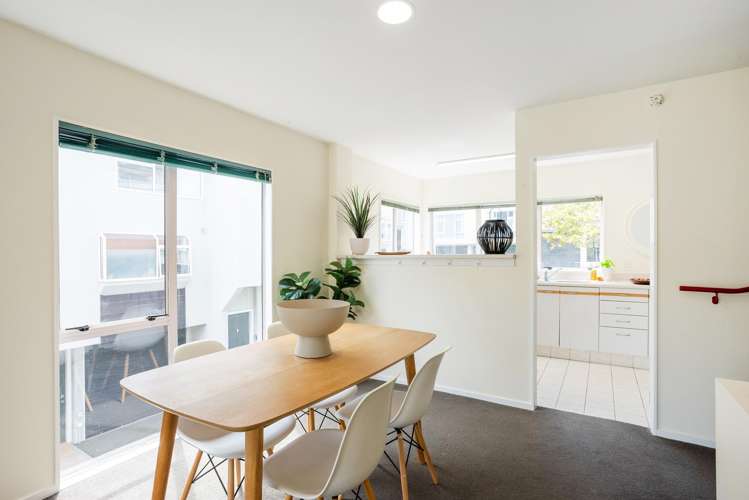 16/20 Thompson Street Mount Cook_6