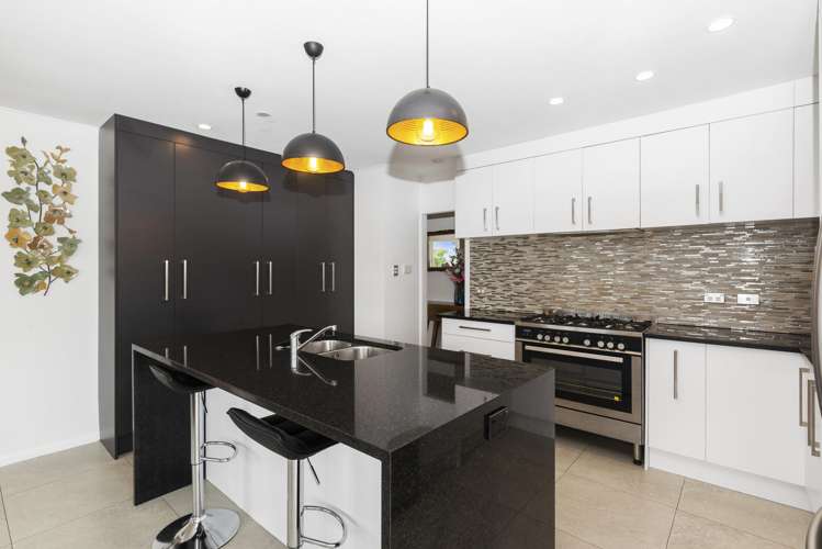 28 Tiroroa Avenue Te Atatu South_8