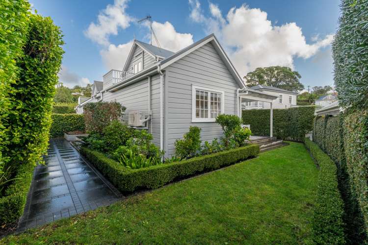 34 Beach Road Northcote Point_19