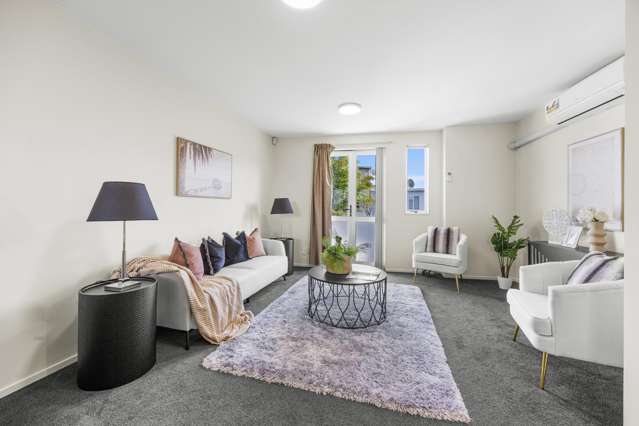 Freehold, Spacious & Move'In Ready Don't Miss Out