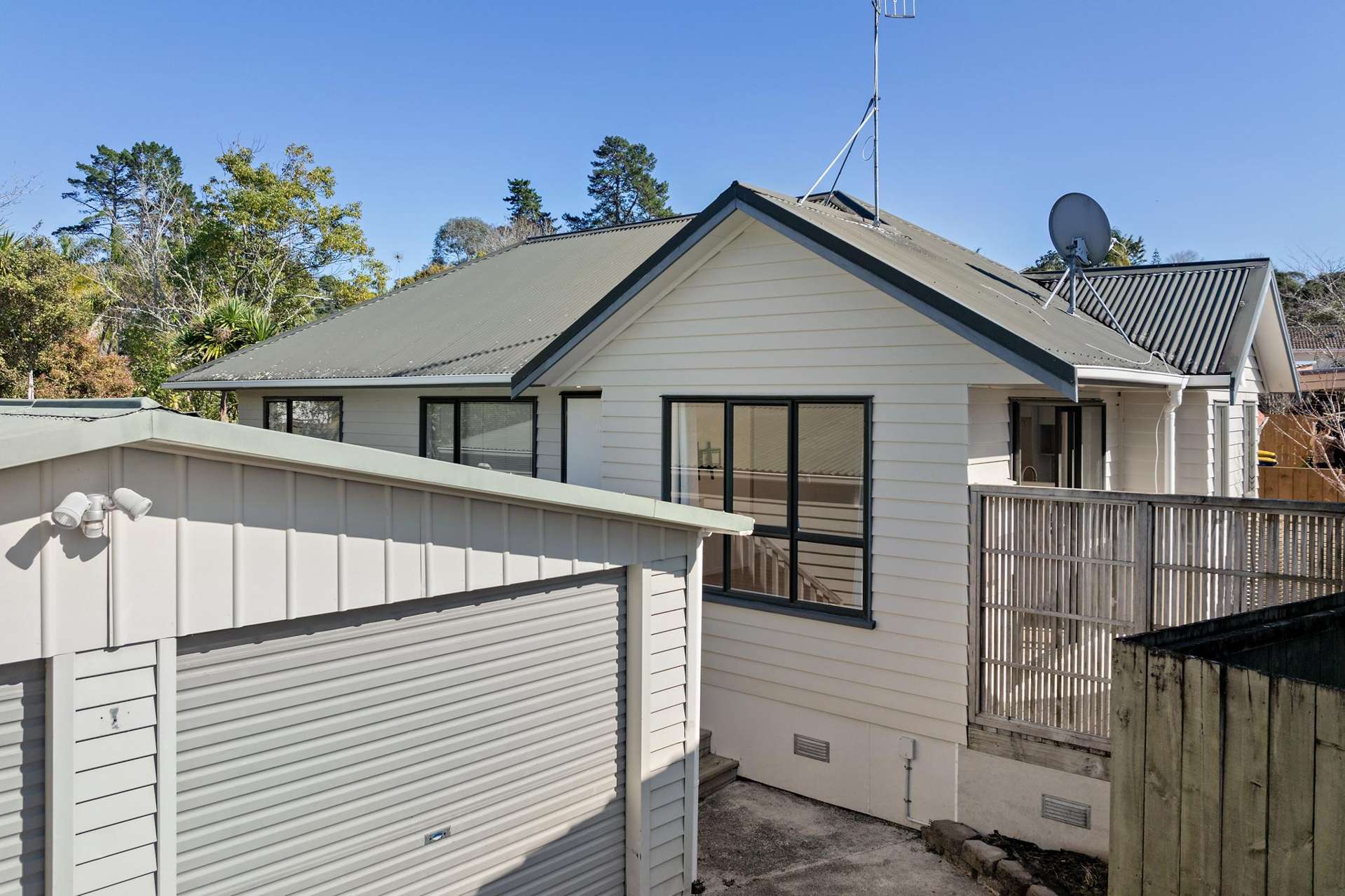 8a Coey Place Glen Eden_0