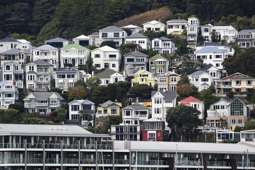 Tony Alexander: Why banks are in a rush to raise fixed mortgage rates
