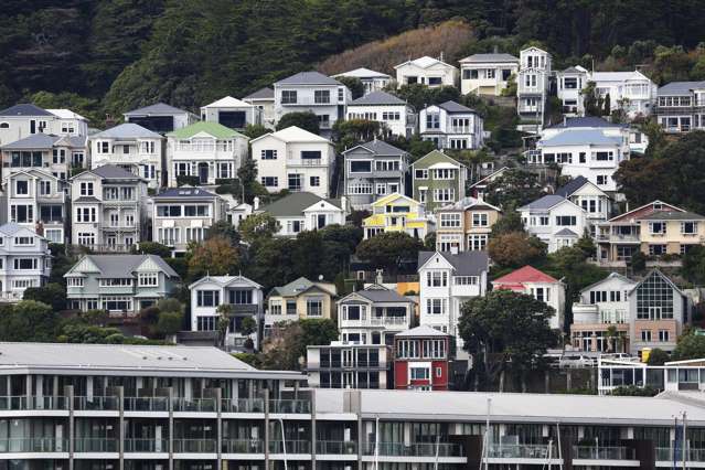 Tony Alexander: Why banks are in a rush to raise fixed mortgage rates