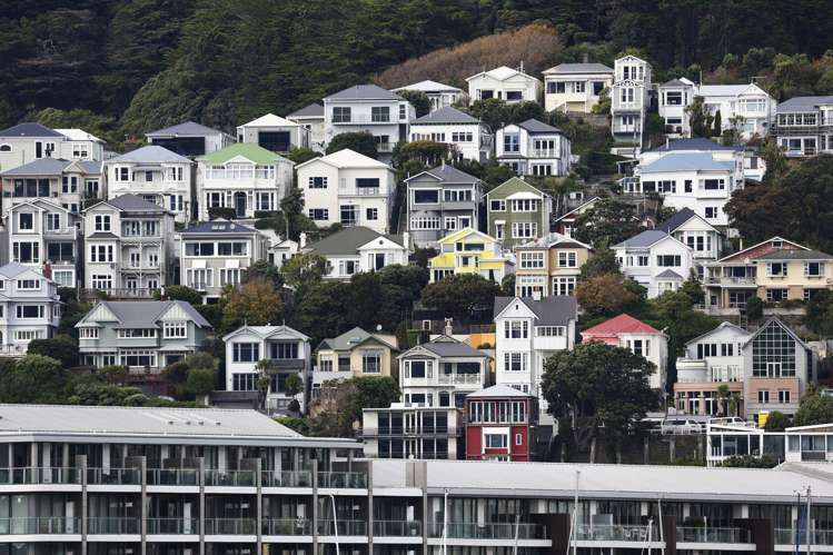 Tony Alexander: Why banks are in a rush to raise fixed mortgage rates