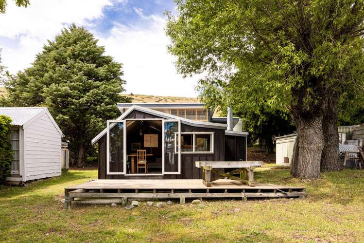 - Hut 43, Lake Alexandrina, South End Settlement Lake Tekapo_1