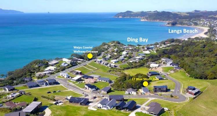 17 Blue Moon Rise Langs Beach_18