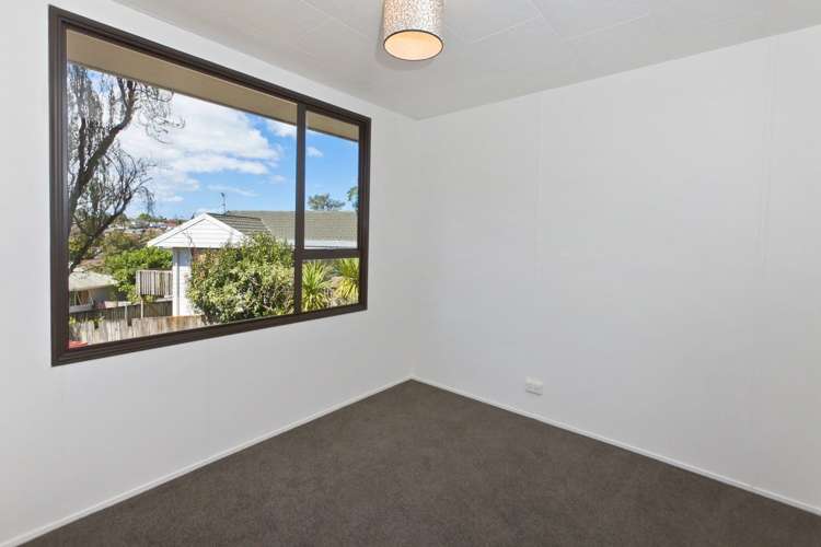 16 Maywood Crescent Glen Eden_9