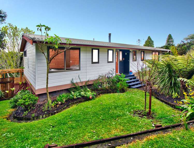 32 Longfellow Parade Glen Eden_15