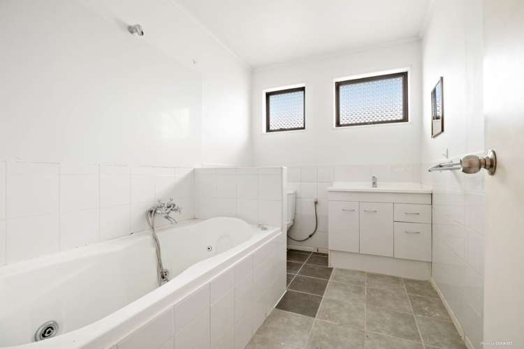 95 Sunrise Avenue Murrays Bay_18