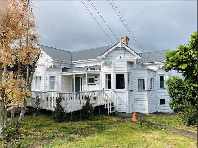 Excellent location, 4 bedroom stunning home