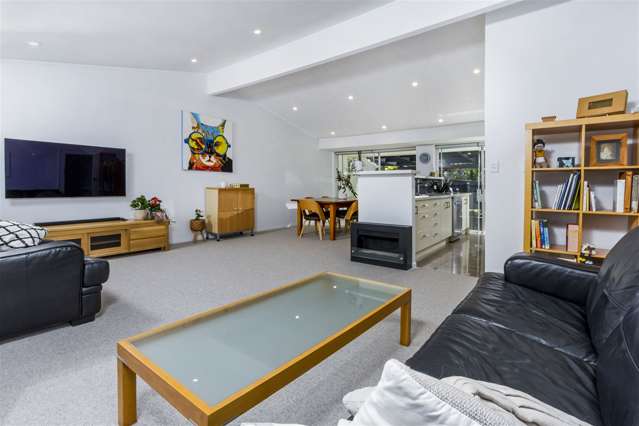 2/64 Seaview Road Castor Bay_3