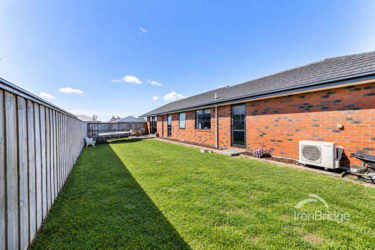 15 Woodford Avenue Woodend_16