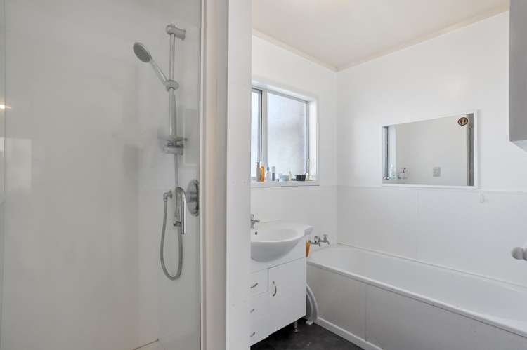 2/50 Te Kanawa Crescent Henderson_8