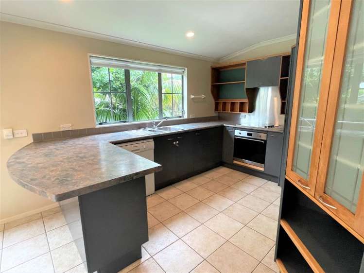 42a Bradbury Road Botany Downs_5