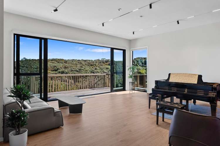 8 Ridgelea Road Long Bay_8