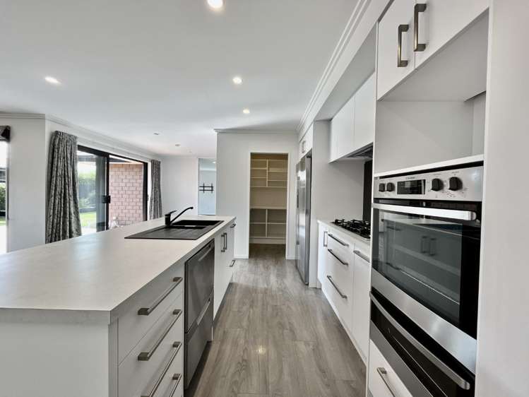 54 Grayshott Avenue 1411_2