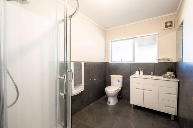 2/13 Fairclough Road Beach Haven_10