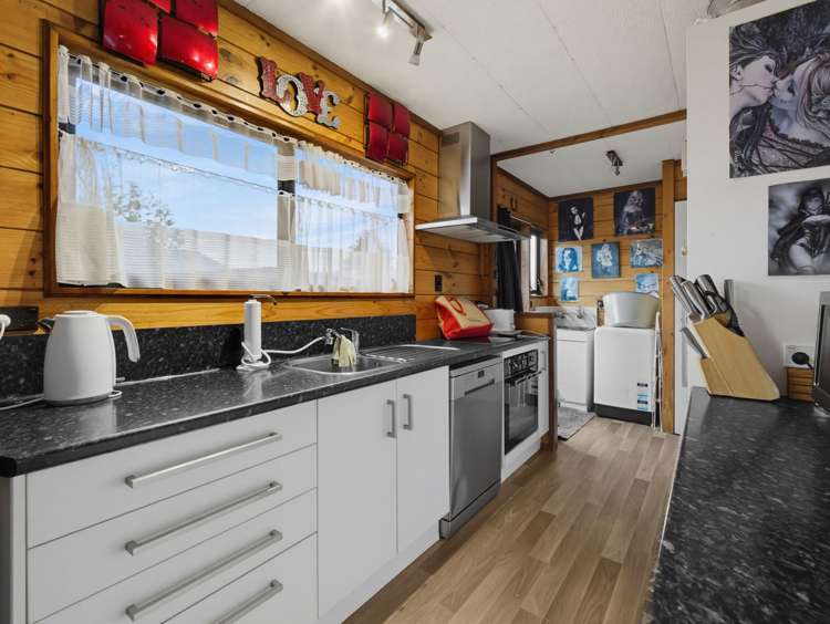 15B Ngahu Street Fairy Springs_6