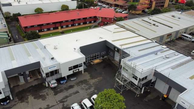 TIDY INDUSTRIAL FOR LEASE OR SALE  552M²