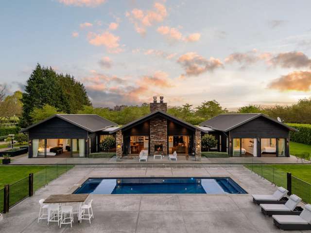 Elegant Country Estate - poolside summers!