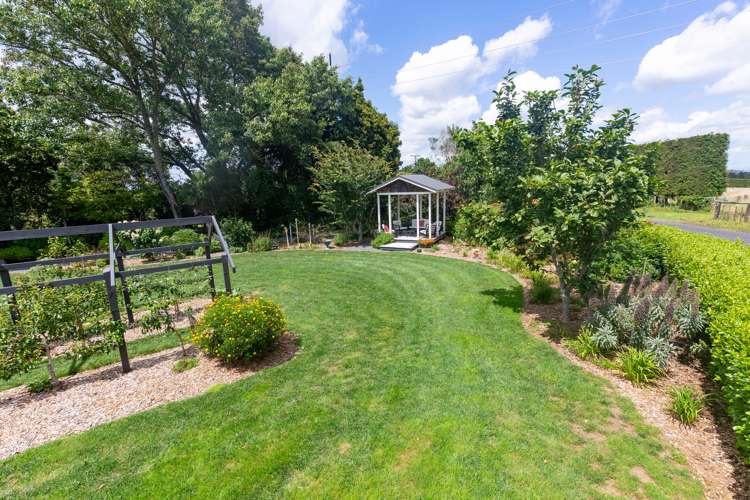 58 Puketutu Road Bombay_16