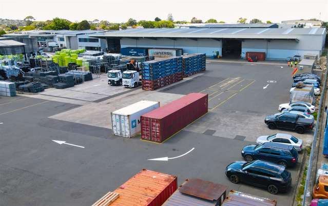 Wiri Warehouse + Large Yard