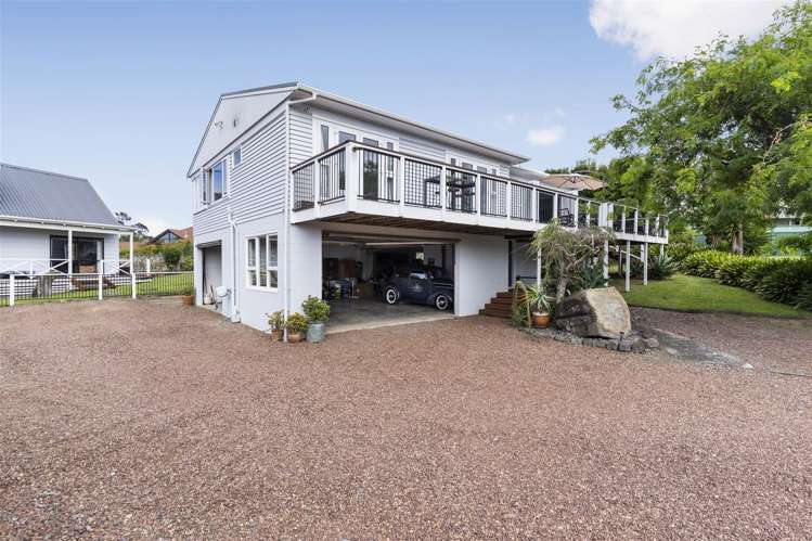 76 Marine Parade Mellons Bay_44