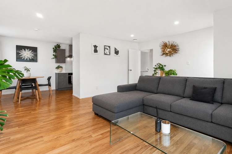 1/9 Embassy Place Glenfield_2