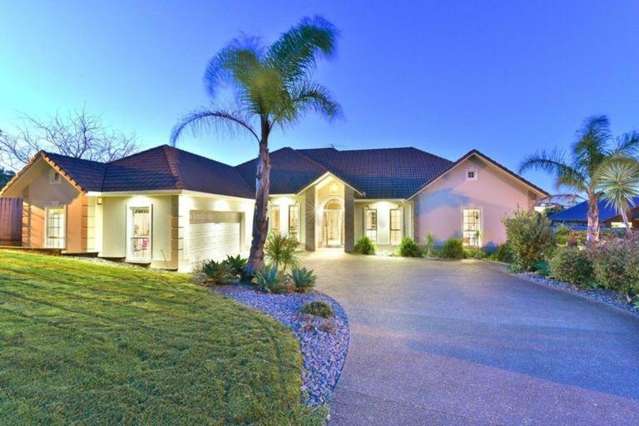 Luxurious 4 bedroom large home in Orewa