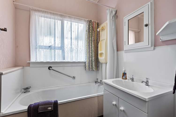 15 Walsh Road Westown_16