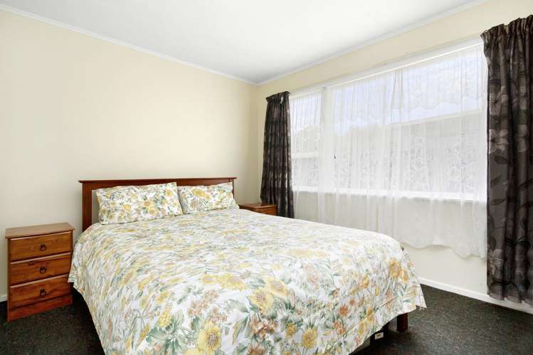 38 Parkway Wainuiomata_12
