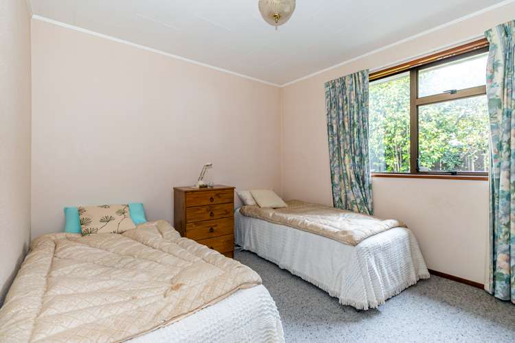 2/7 Waipori Place Glenwood_14